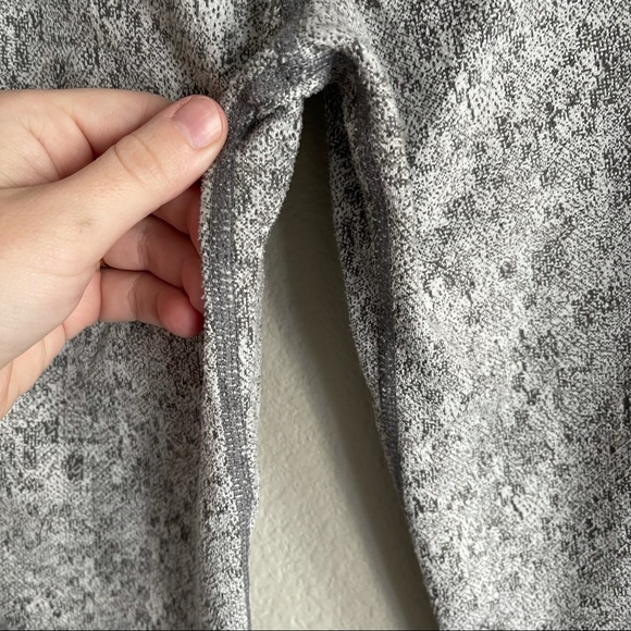 Gymshark• high rise grey printed leggings - Picture 4 of 8